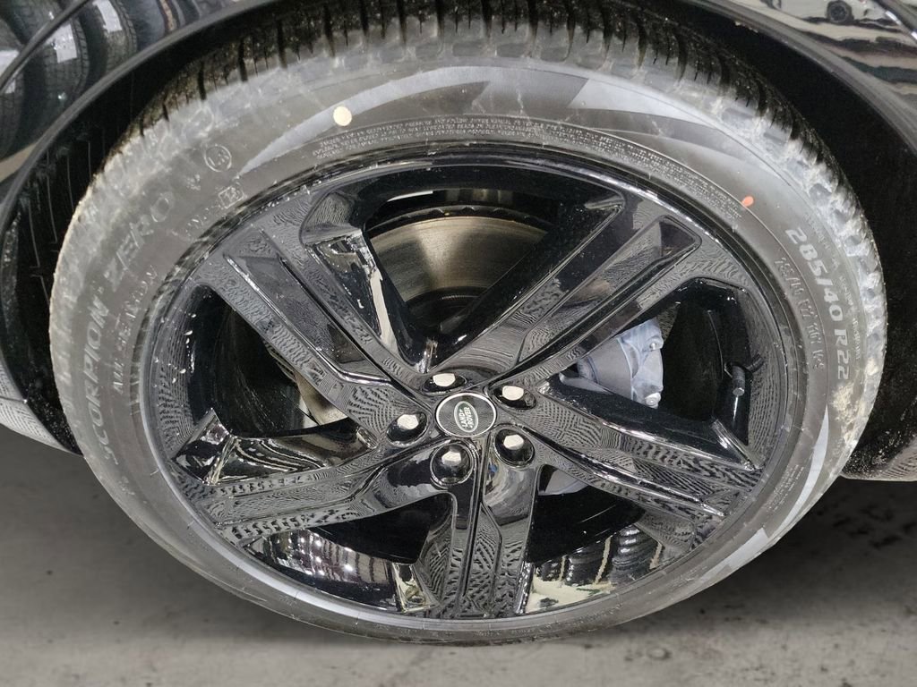 New 2026 Land Rover Discovery Limited Edition image 9