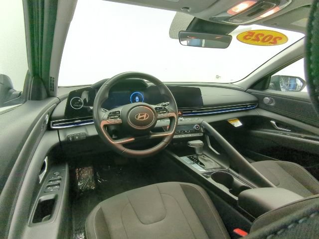 Used 2025 Hyundai Elantra SEL FWD image 24