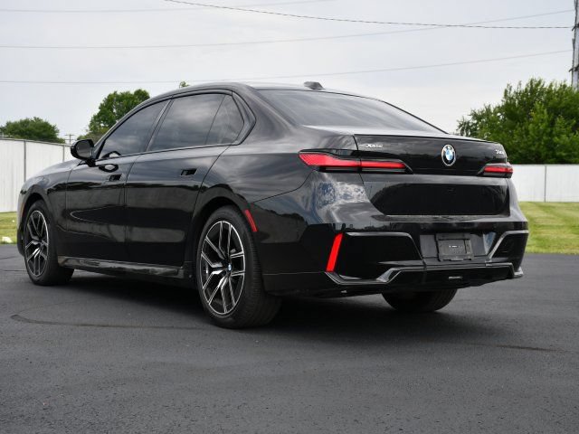 Used 2025 BMW 740i xDrive w/ Executive Package AWD/4WD image 5