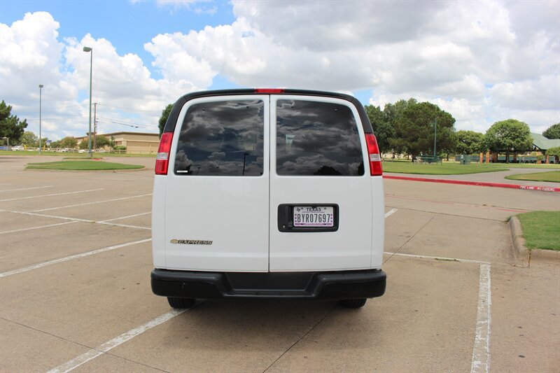 Used 2025 Chevrolet Express 3500 LS RWD image 4