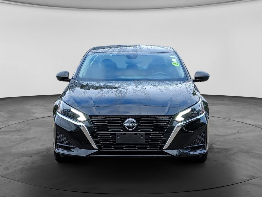 Used 2025 Nissan Altima 2.5 SV FWD image 2