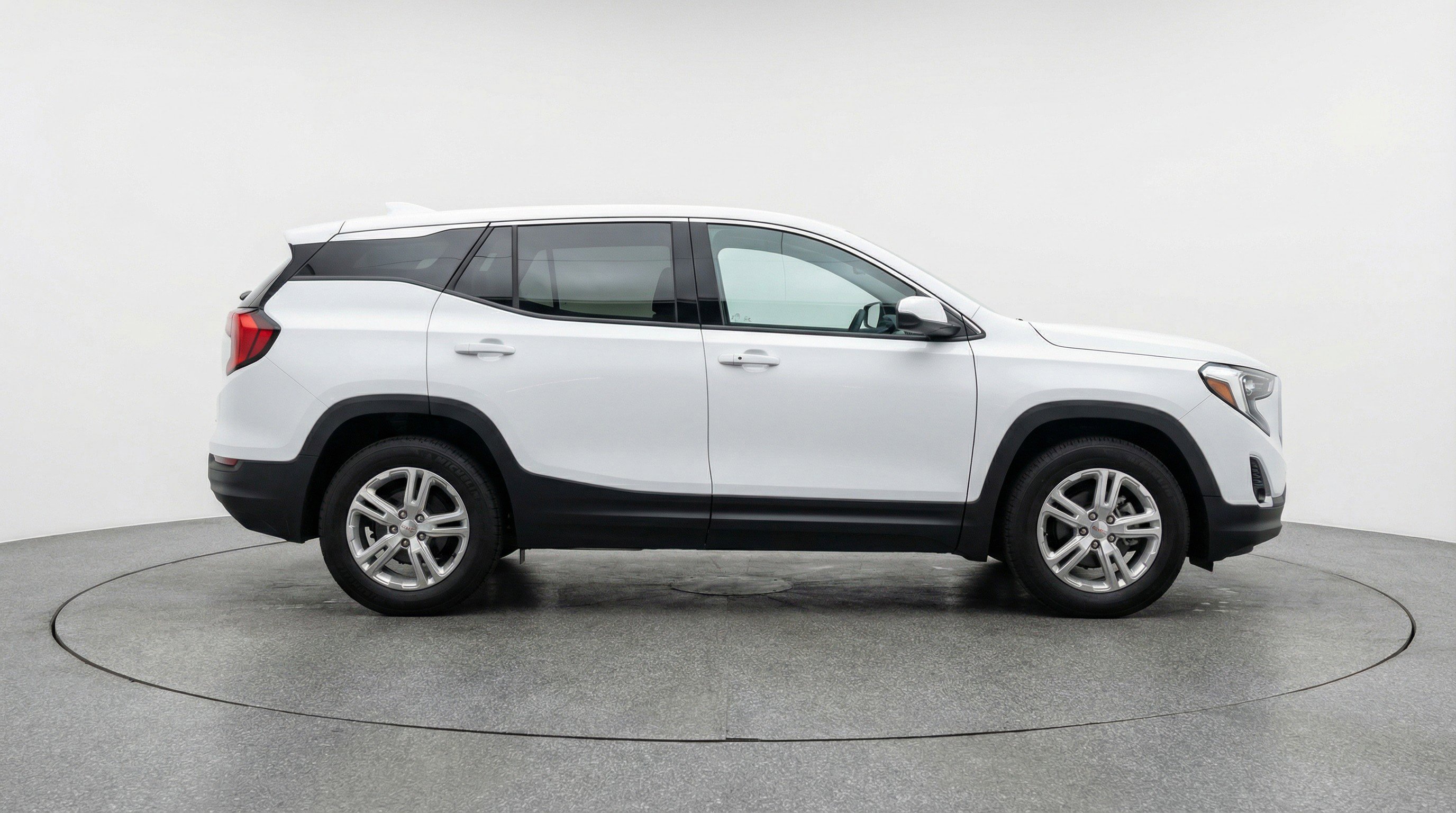 Used 2024 GMC Terrain SLE FWD image 11