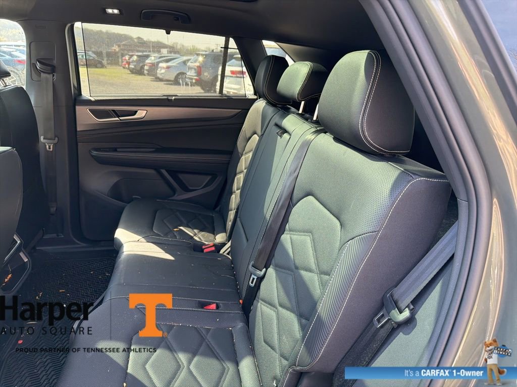 Used 2025 Volkswagen Atlas Cross Sport SE w/ Panoramic Sunroof Package image 10