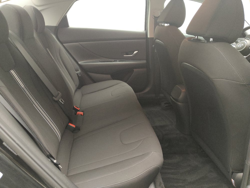 Used 2023 Hyundai Elantra SEL w/ Convenience Package FWD image 19