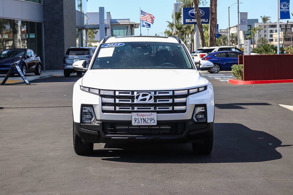 Used 2025 Hyundai Santa Cruz SEL FWD image 2
