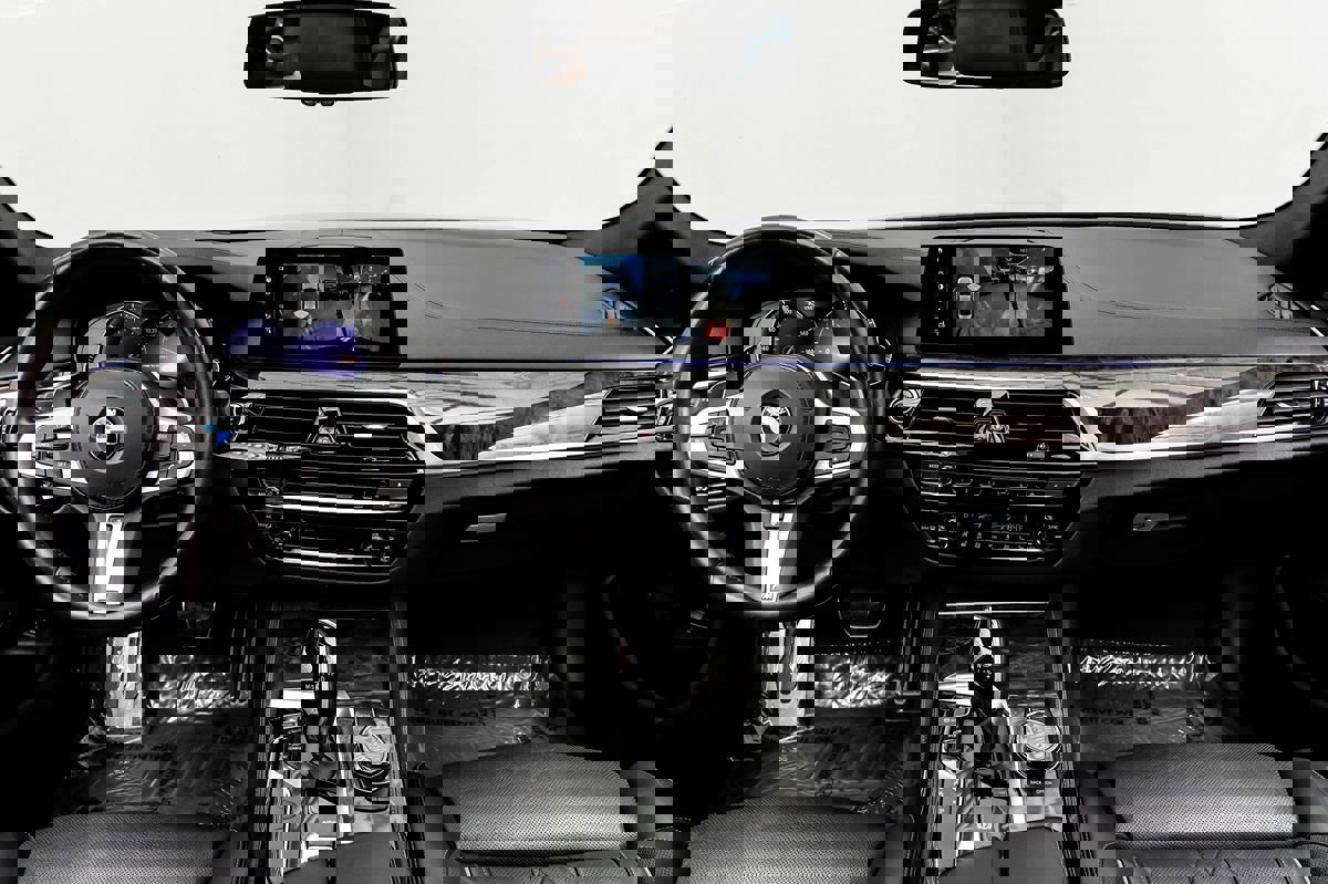 Used 2018 BMW M550i xDrive image 12