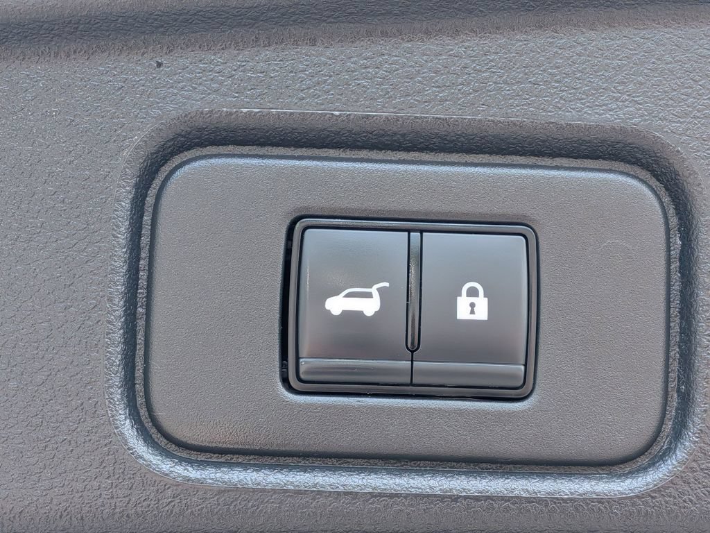 Used 2025 Nissan Pathfinder SV FWD image 23