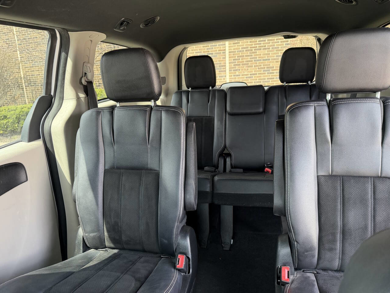 Used 2017 Dodge Grand Caravan SXT w/ Rear Park Assist Package FWD image 5