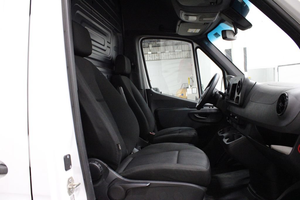 Used 2019 Mercedes-Benz Sprinter 170 Cargo image 10