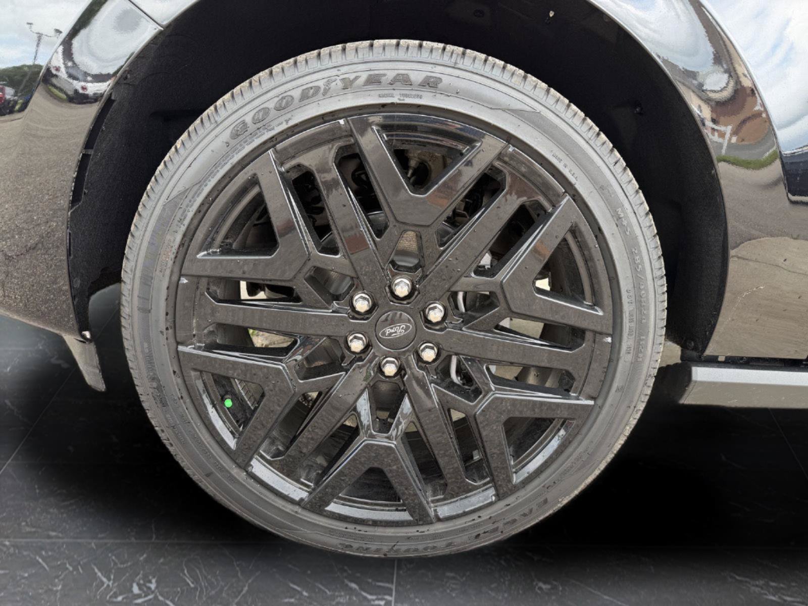 New 2026 Ford Expedition Platinum w/ Stealth Performance Package AWD/4WD image 9