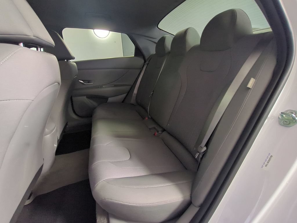 Used 2025 Hyundai Elantra SE FWD image 14