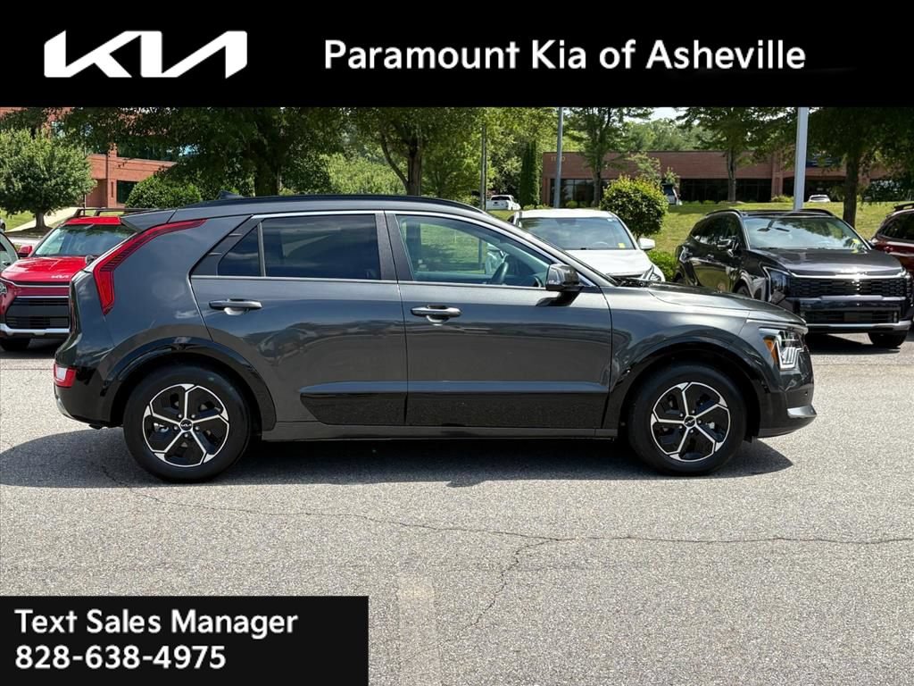 Certified 2025 Kia Niro FWD image 6