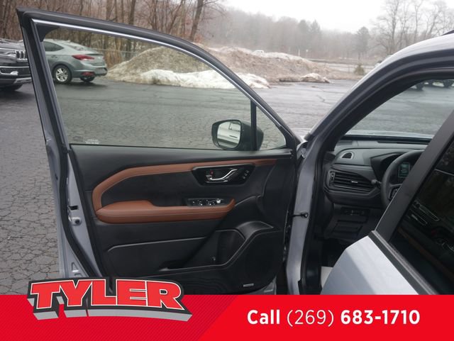 Used 2025 Subaru Forester Touring image 24