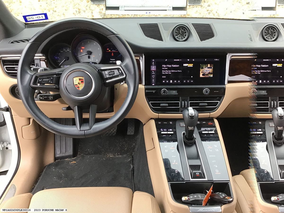 Used 2023 Porsche Macan S AWD/4WD image 11