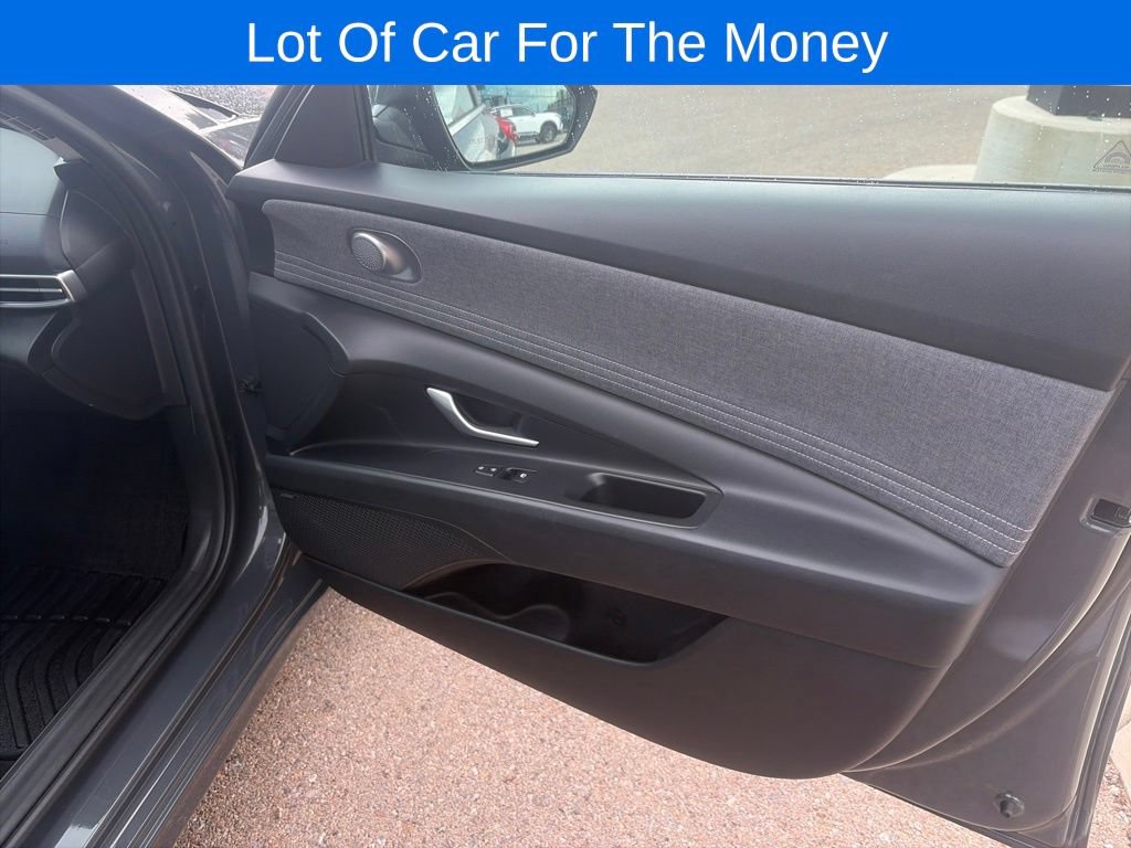 Used 2023 Hyundai Elantra Limited FWD image 13