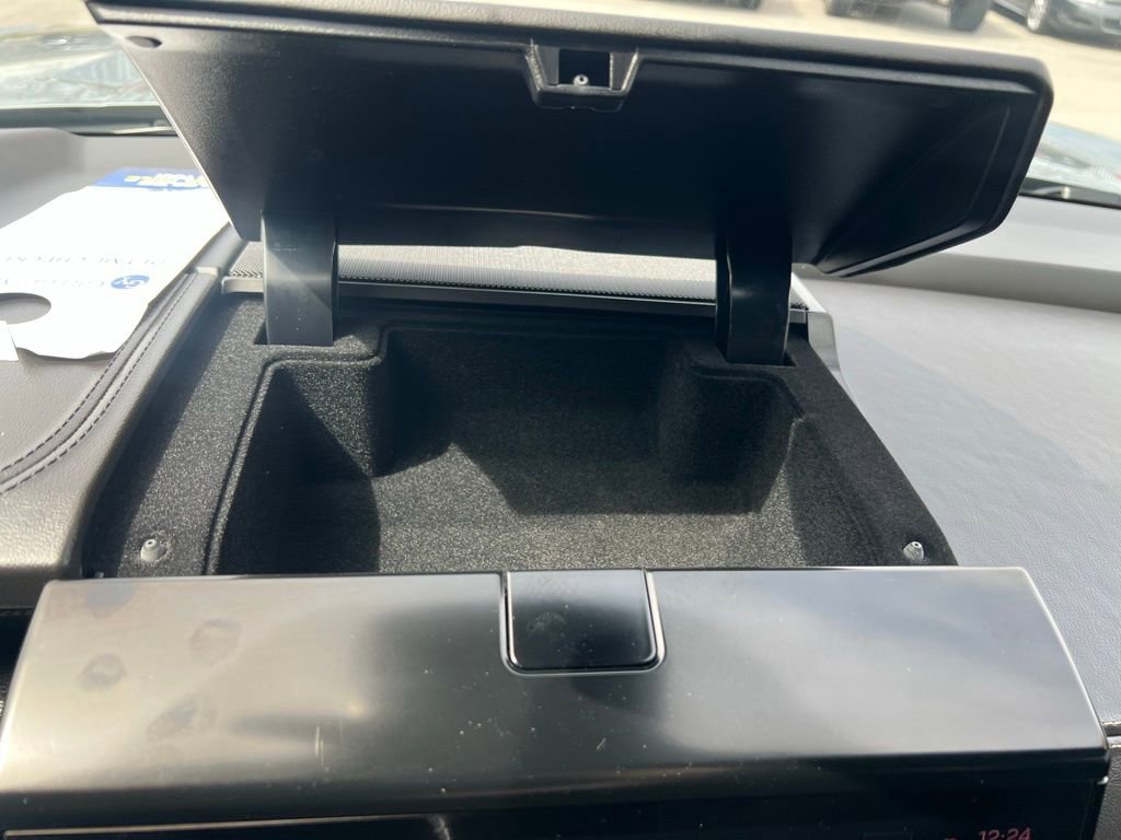 Used 2025 GMC Yukon XL Elevation image 51