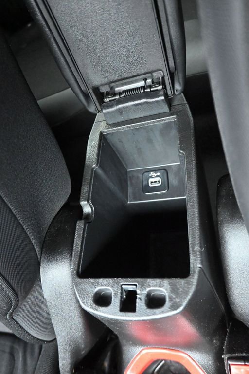 Used 2017 Jeep Renegade Altitude FWD image 22