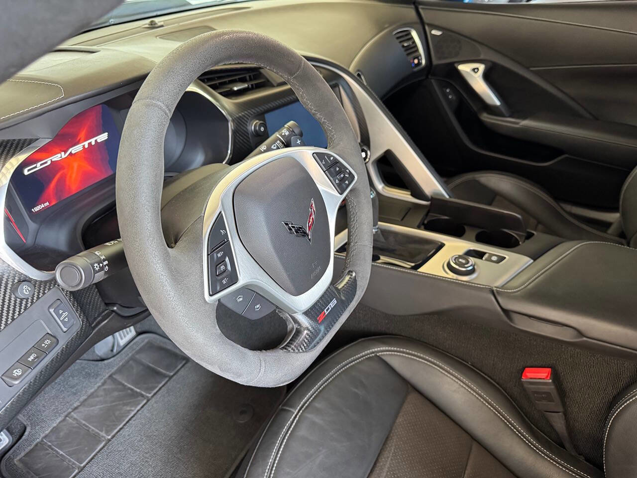 Used 2015 Chevrolet Corvette Z06 w/ 3LZ Preferred Equipment Group image 20