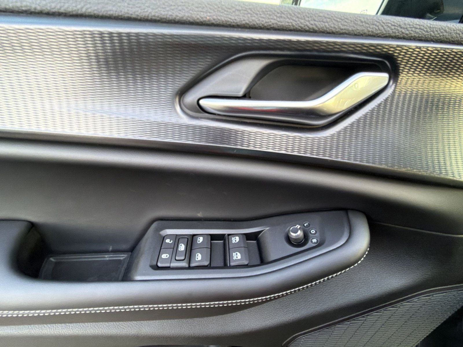 New 2025 Jeep Grand Cherokee Altitude AWD/4WD image 15