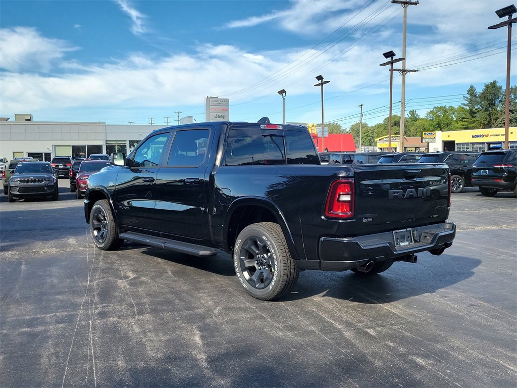 New 2026 RAM 1500 4x4 Crew Cab image 3