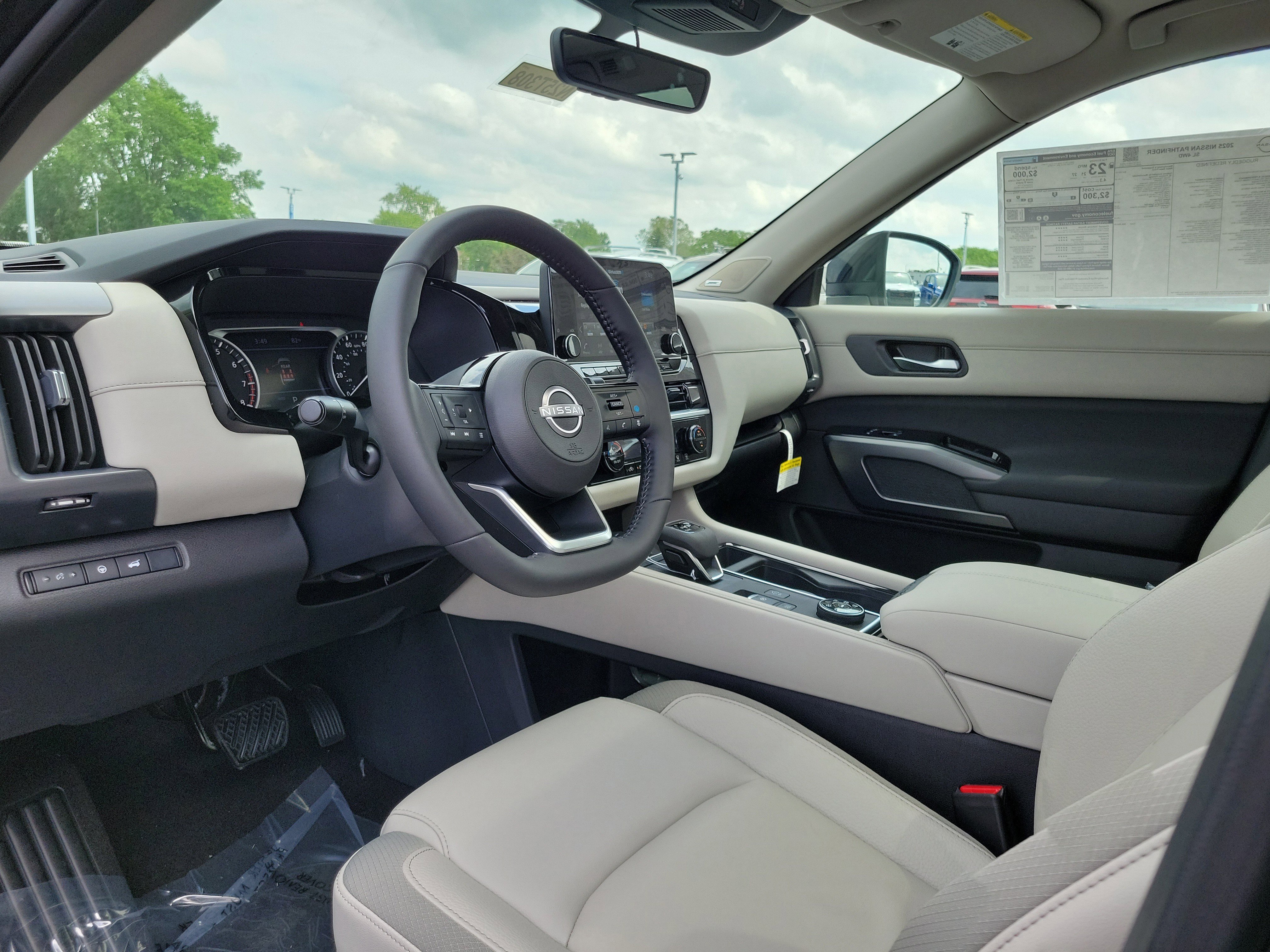 Used 2025 Nissan Pathfinder SL w/ SL Premium Package image 19