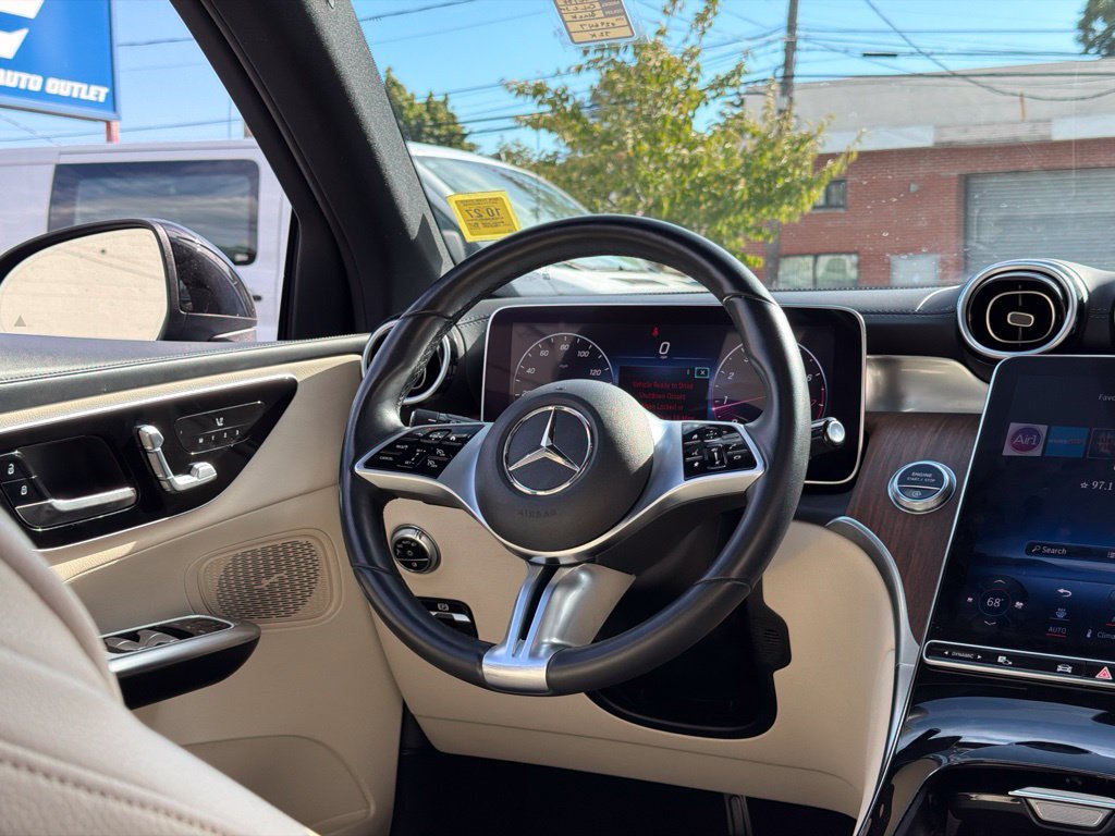 Used 2023 Mercedes-Benz GLC 300 4MATIC image 23