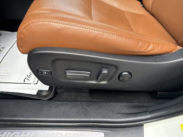 Used 2019 Toyota Highlander Limited Platinum AWD/4WD image 15