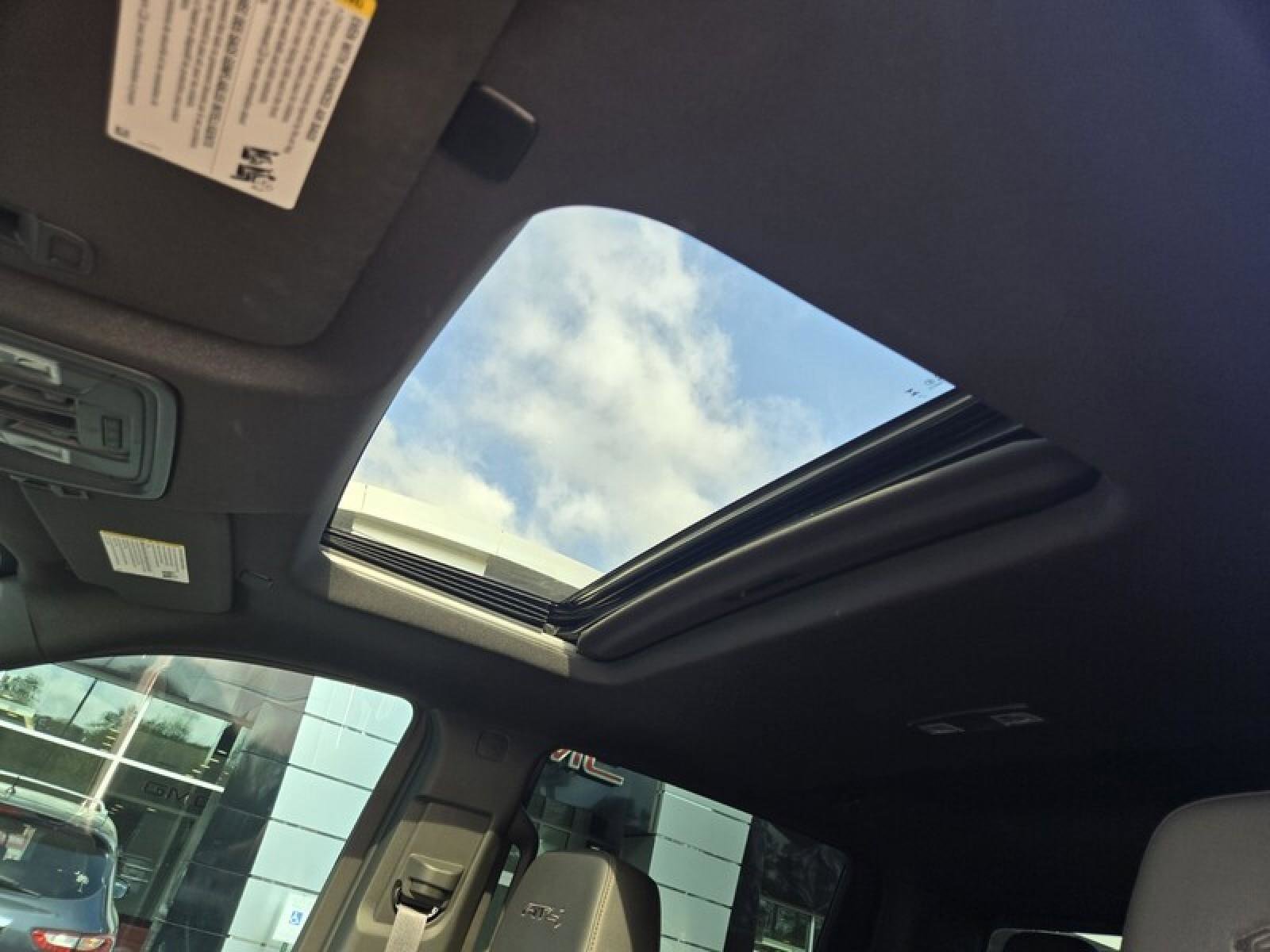 Used 2024 GMC Sierra 1500 AT4 w/ Technology Package AWD/4WD image 19