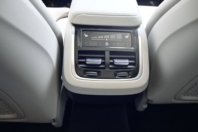 Used 2024 Volvo XC60 B5 Ultimate w/ Protection Package Premier AWD/4WD image 24