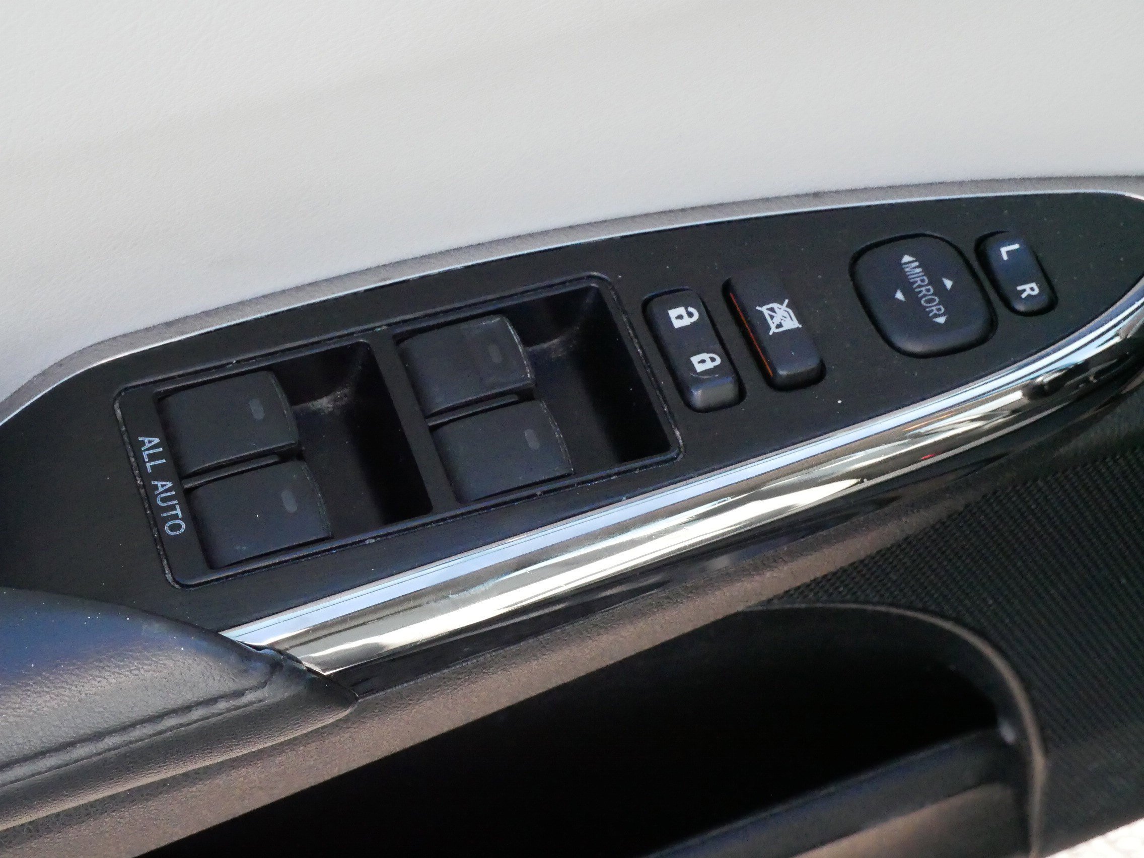 Used 2016 Toyota Avalon XLE Plus image 19