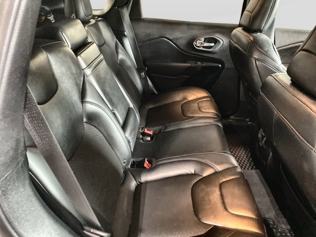 Used 2019 Jeep Cherokee Latitude Plus AWD/4WD image 24