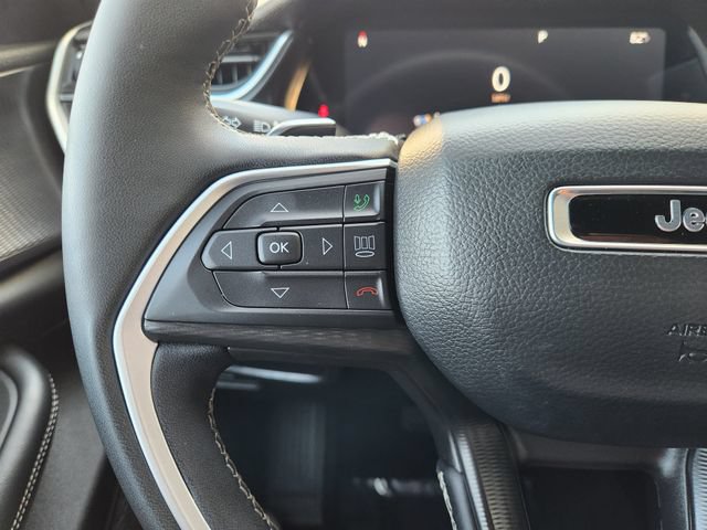 Used 2025 Jeep Grand Cherokee L Altitude RWD image 29