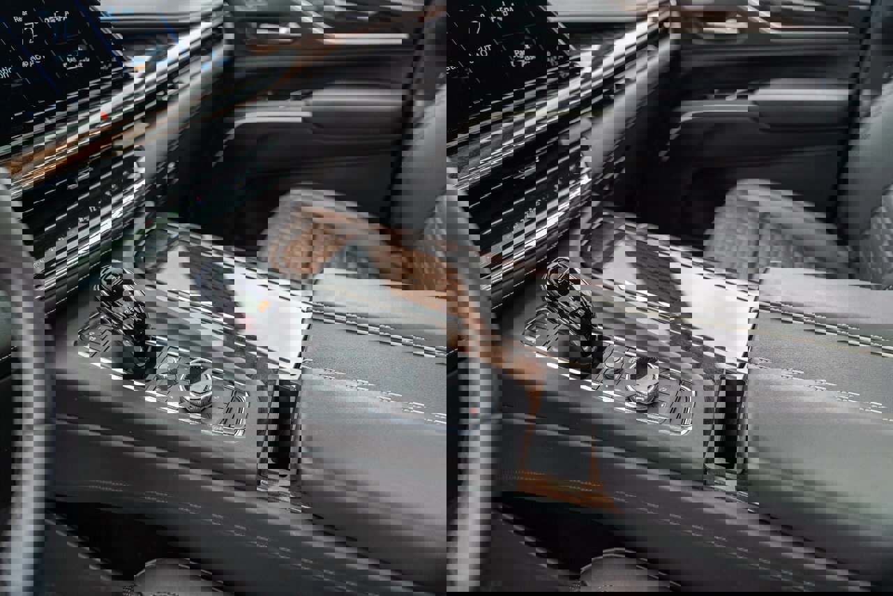 Used 2023 Cadillac Escalade Premium Luxury Platinum image 97