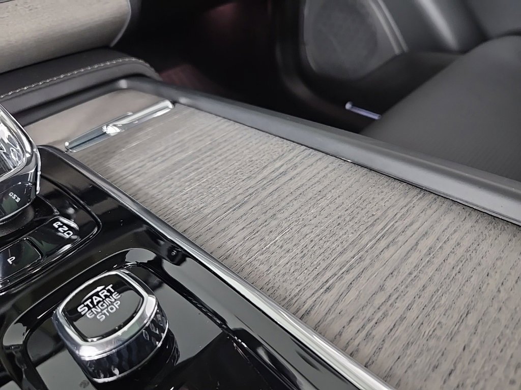 Certified 2024 Volvo XC90 T8 Ultimate w/ Lounge Package image 27