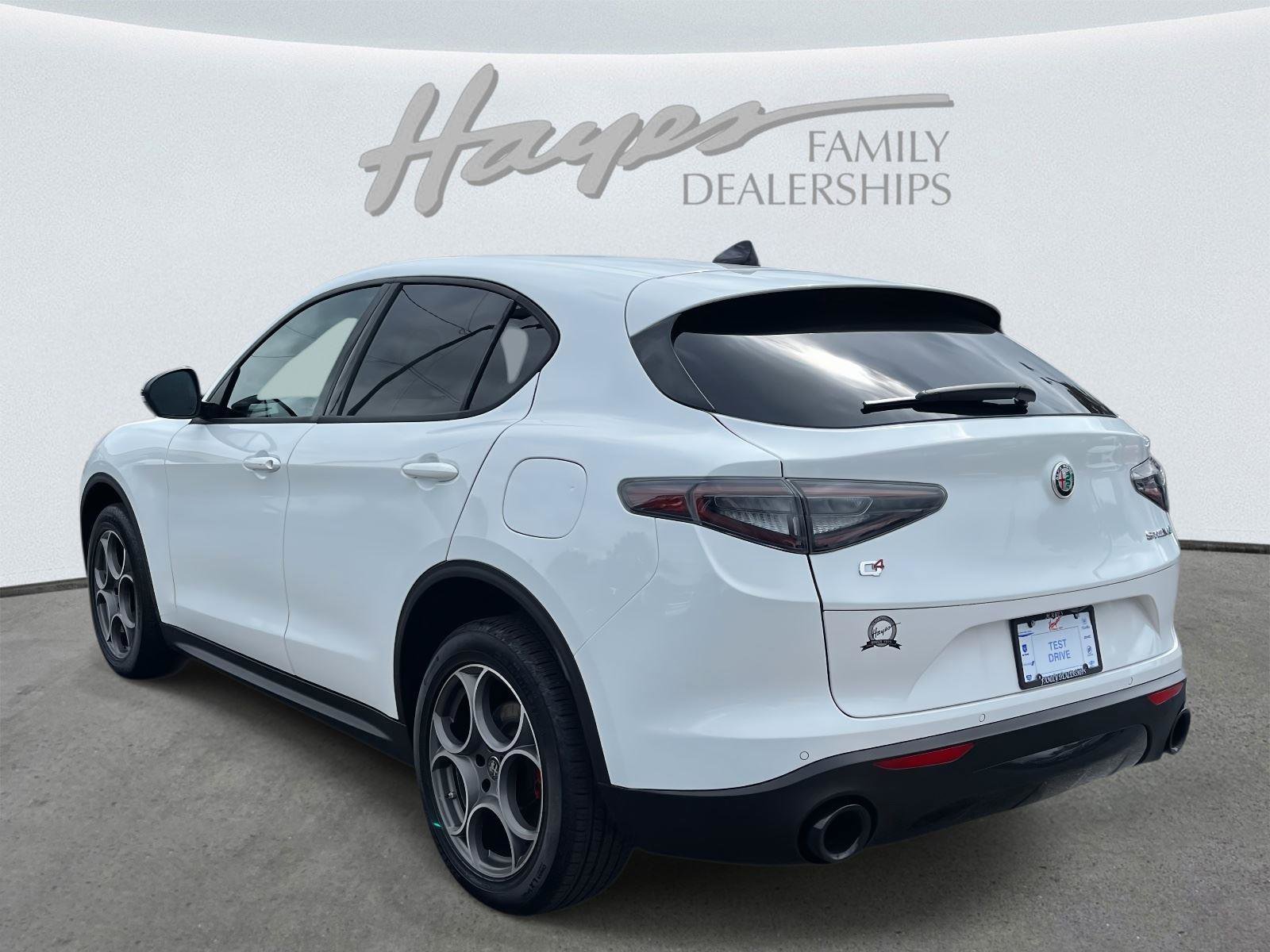Used 2024 Alfa Romeo Stelvio Sprint image 42