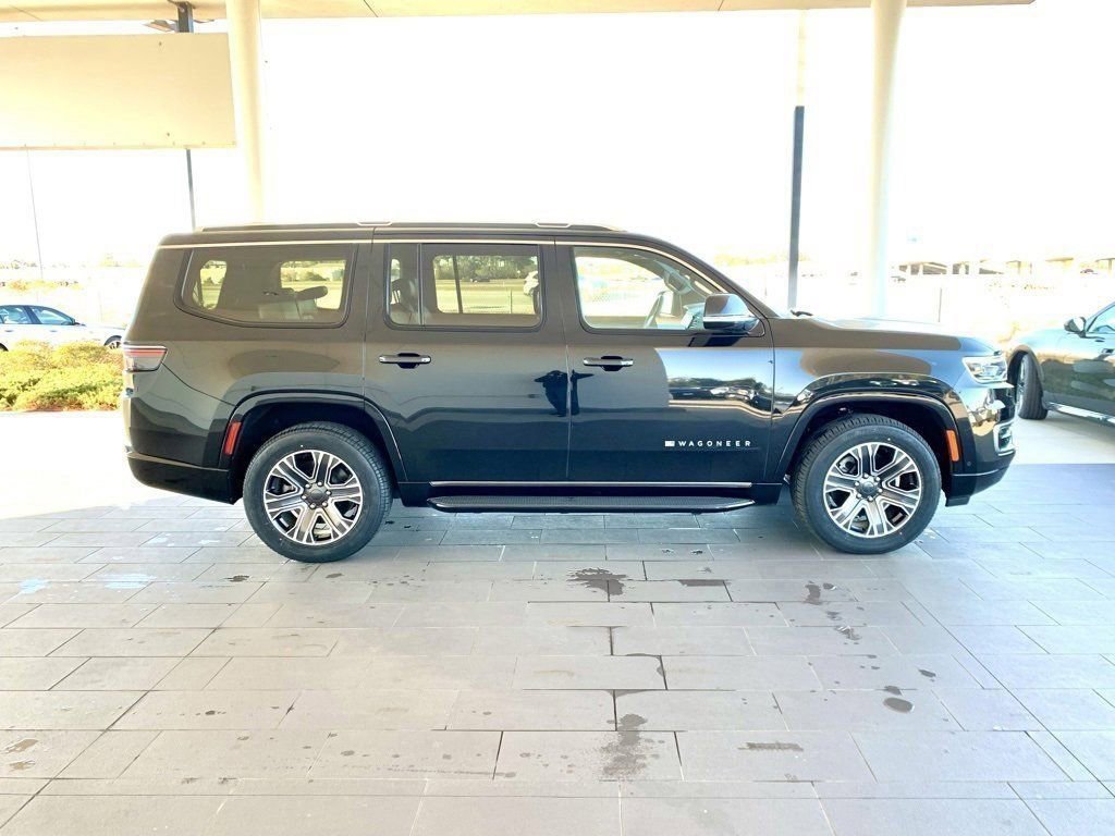 Used 2024 Jeep Wagoneer Series II w/ Flexible Seating Group AWD/4WD image 5