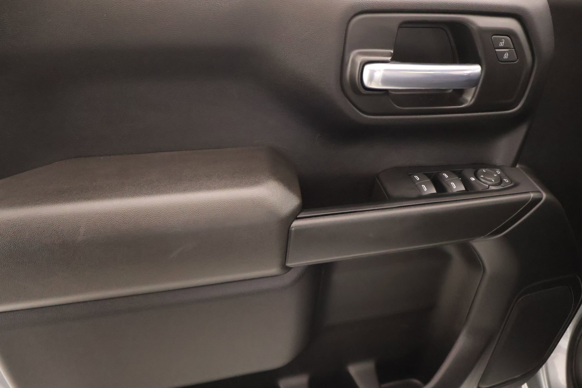 Used 2023 Chevrolet Silverado 1500 Custom AWD/4WD image 14