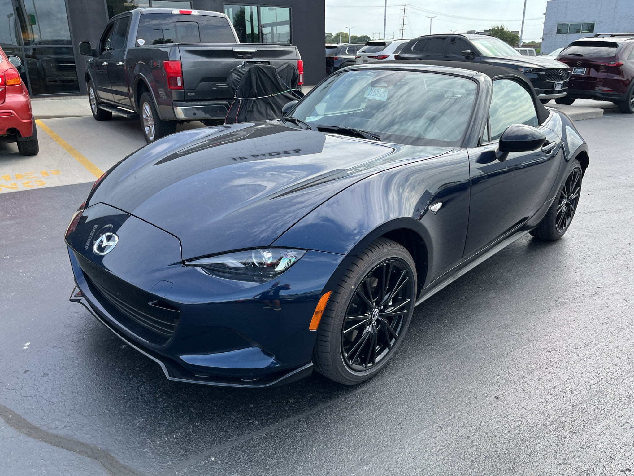 New 2026 MAZDA MX-5 Miata Club w/ Weather Package RWD image 4