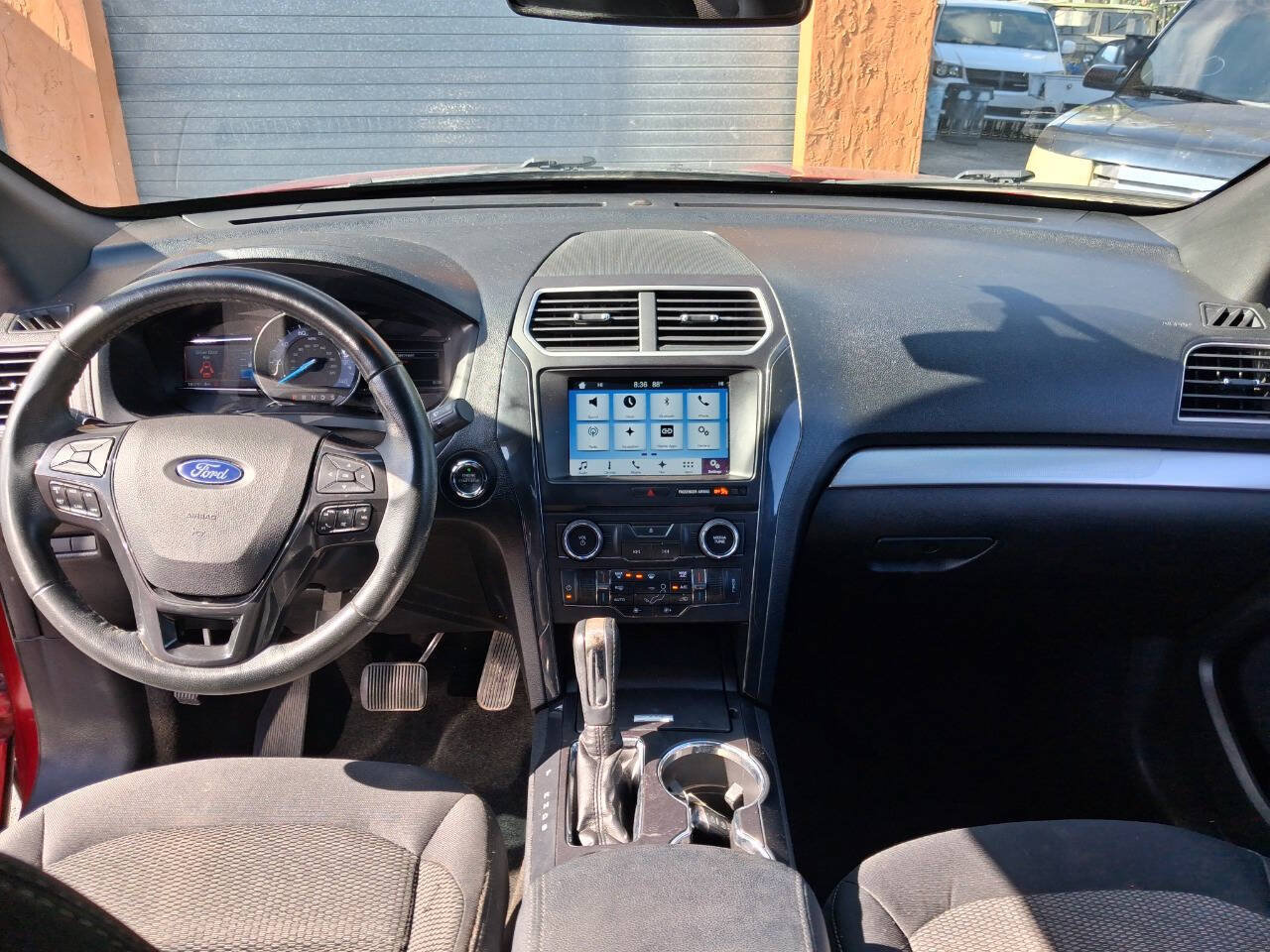 Used 2017 Ford Explorer XLT w/ Equipment Group 201A FWD image 14