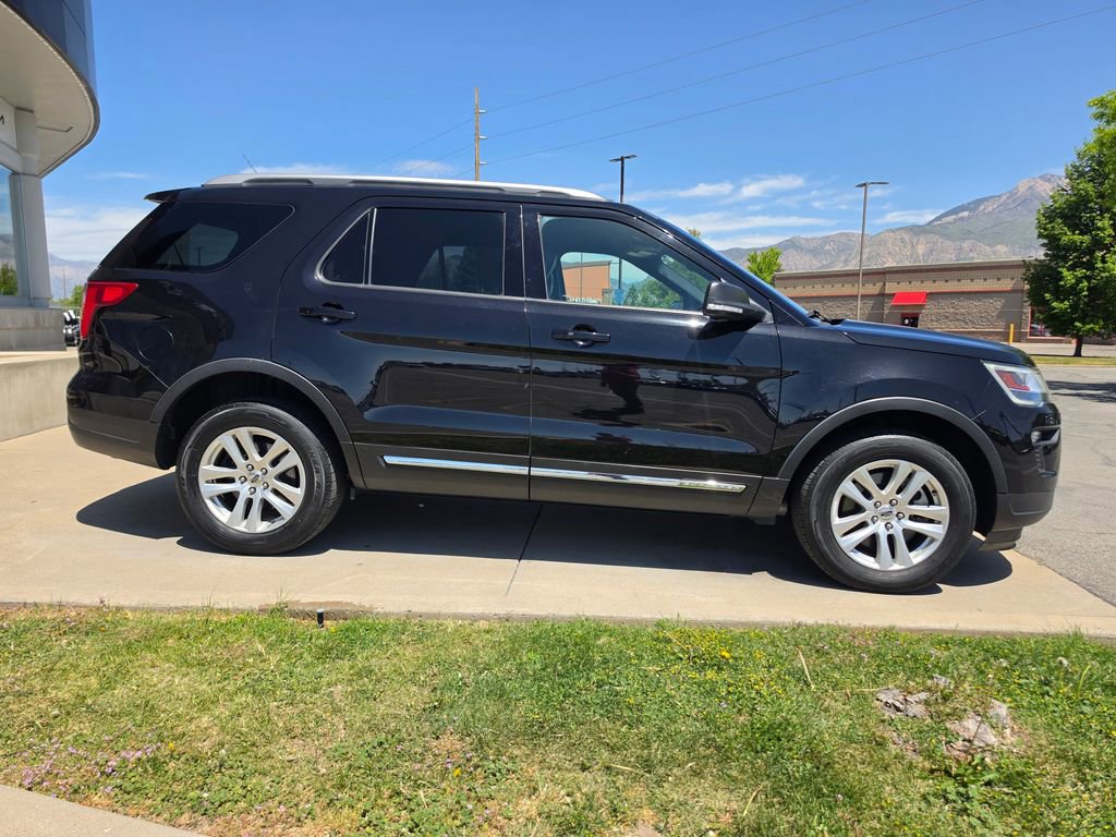 Used 2019 Ford Explorer XLT w/ Equipment Group 202A AWD/4WD image 4