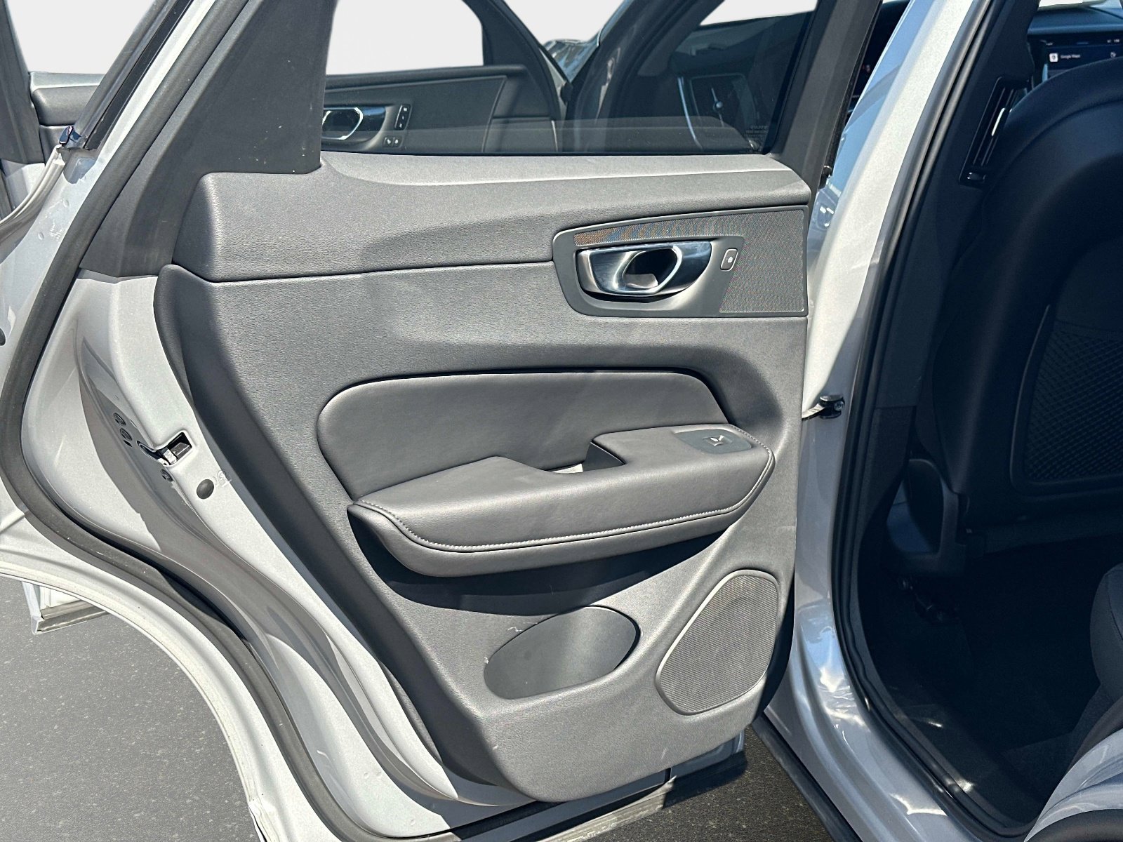 Certified 2025 Volvo XC60 B5 Plus image 11