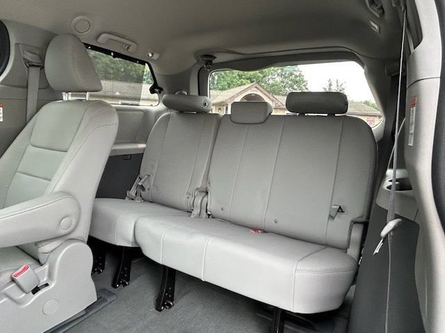 Used 2020 Toyota Sienna XLE w/ XLE Navigation Package AWD/4WD image 15