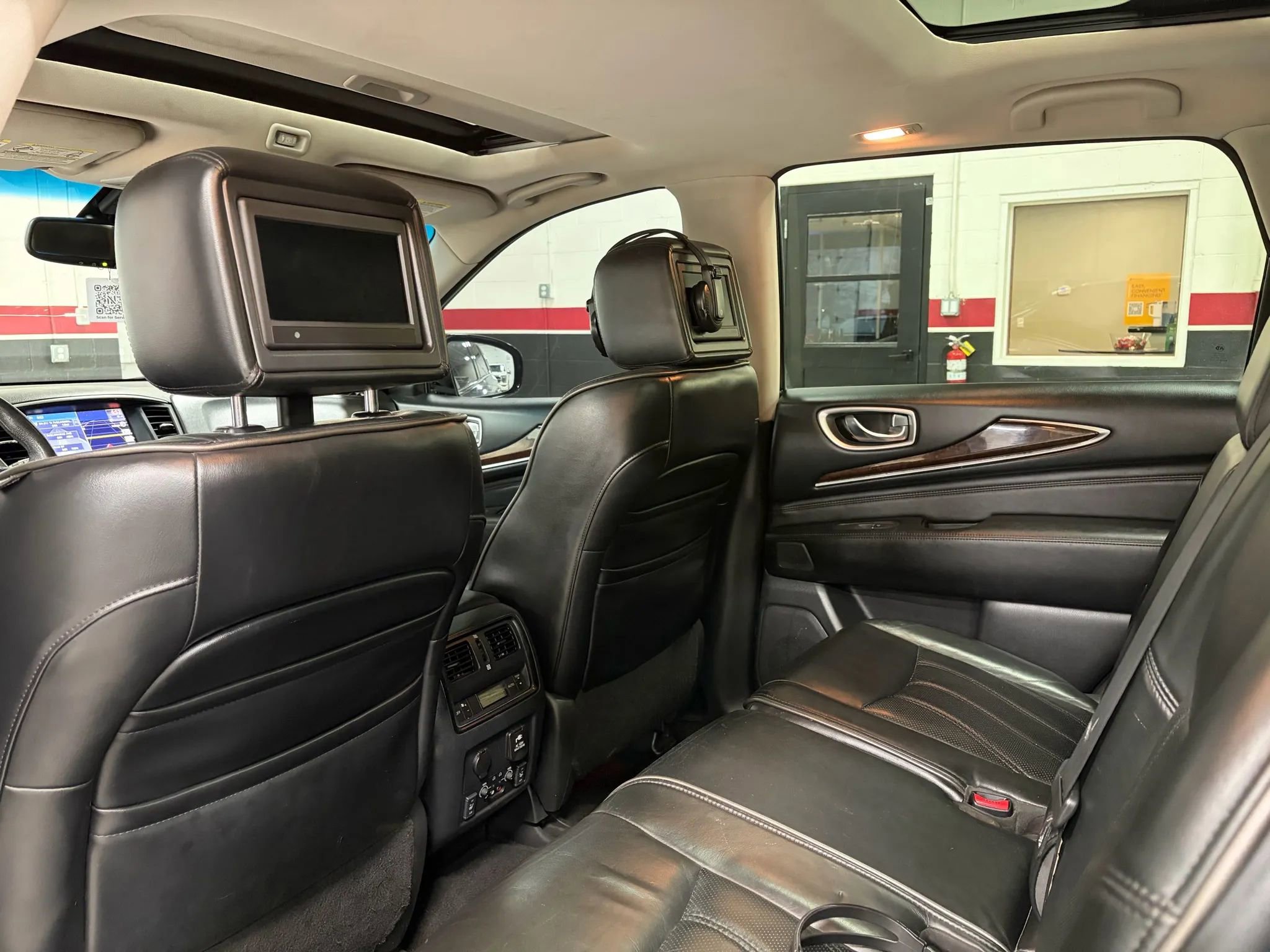 Used 2013 INFINITI JX35 AWD w/ Premium Pkg image 22