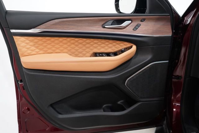 Used 2025 Jeep Grand Cherokee Summit w/ Obsidian Package image 17