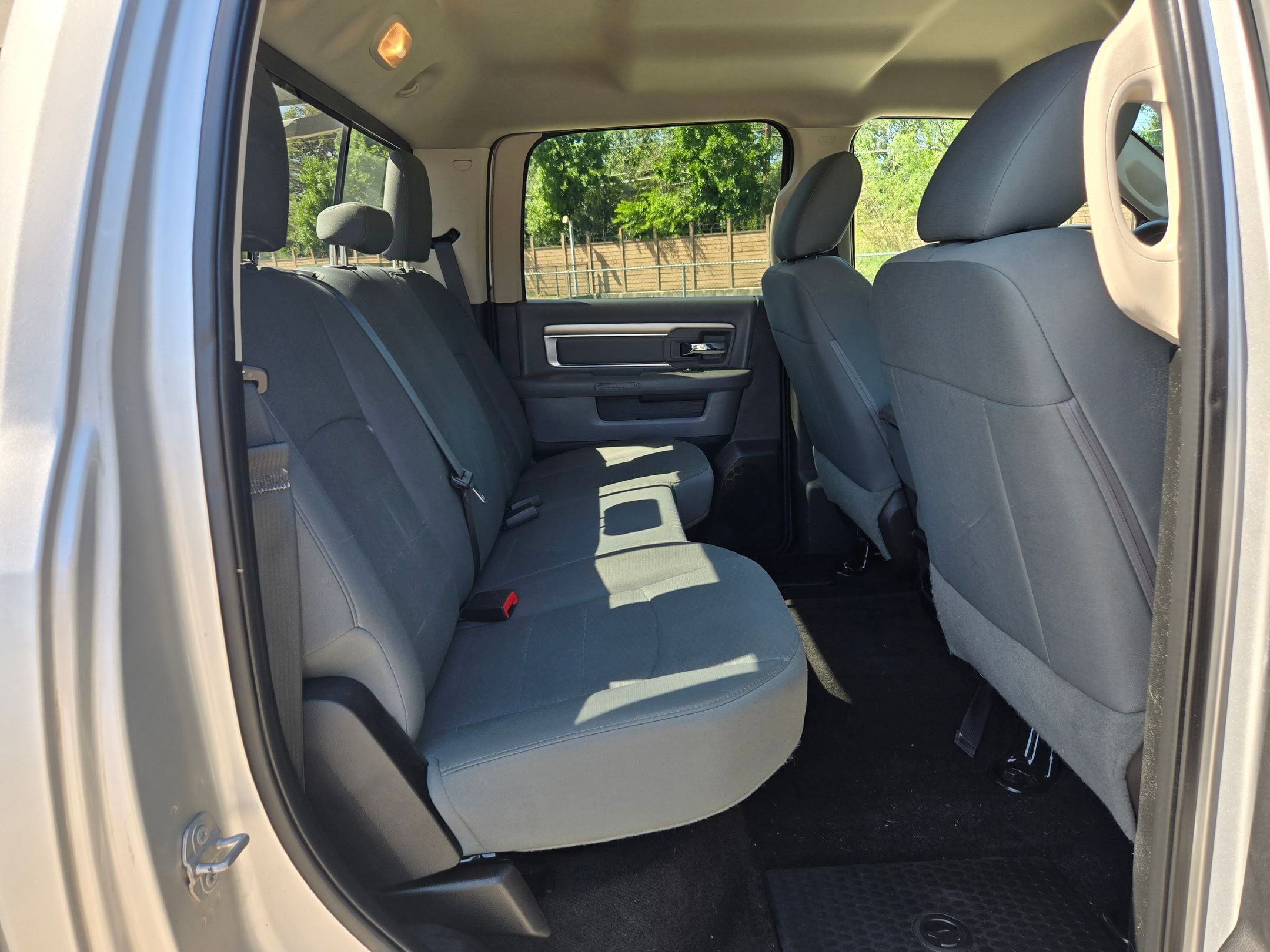 Used 2016 RAM 2500 SLT image 25