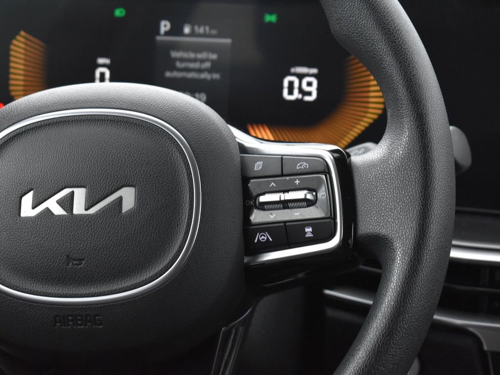 Certified 2025 Kia Sorento LX image 17