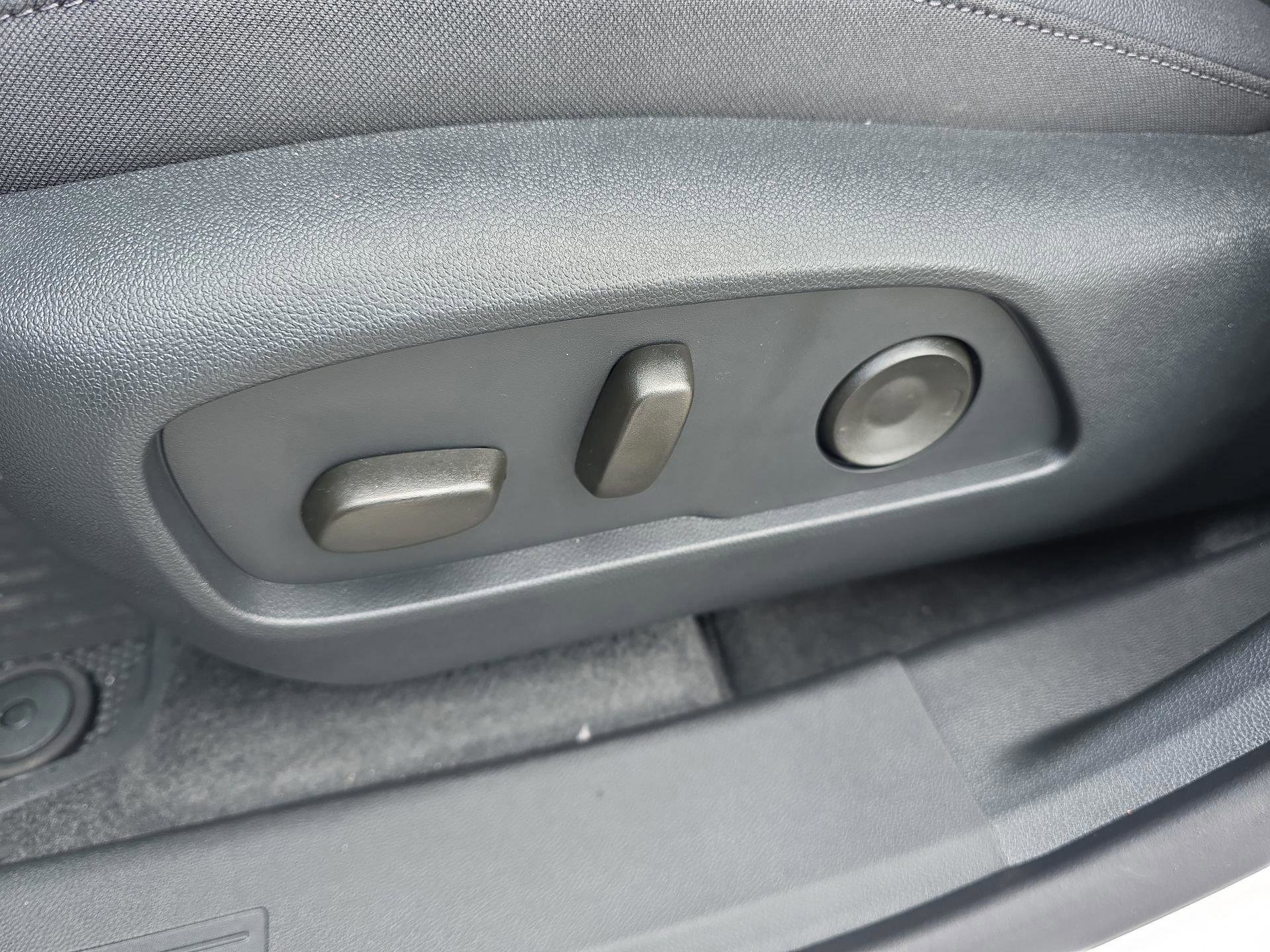 New 2026 Chevrolet Equinox LT w/ Convenience Package II image 18