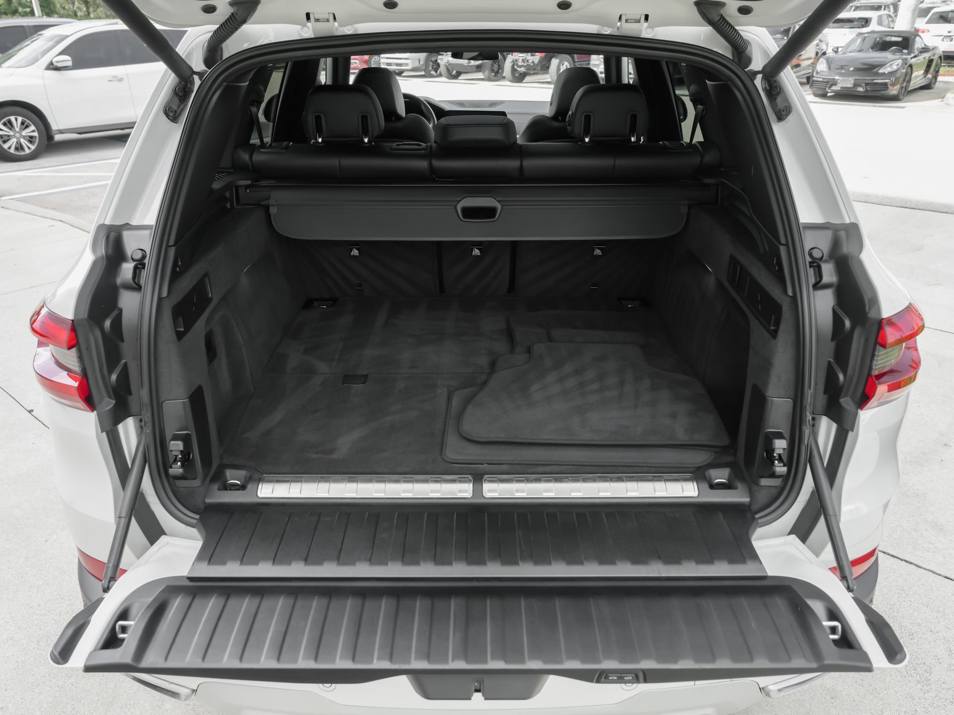Used 2023 BMW X5 xDrive45e w/ Climate Comfort Package AWD/4WD image 44