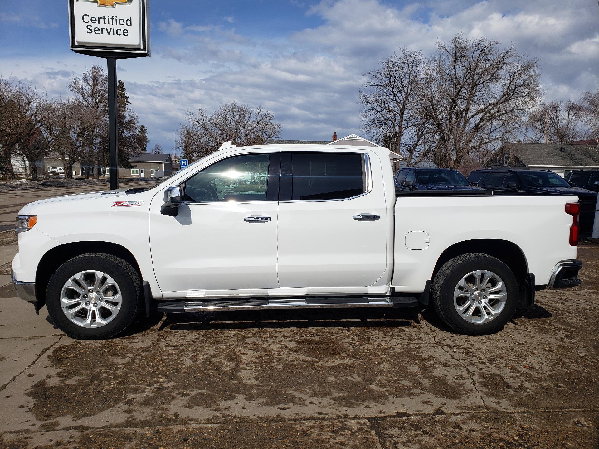 Used 2023 Chevrolet Silverado 1500 LTZ w/ Technology Package AWD/4WD image 2