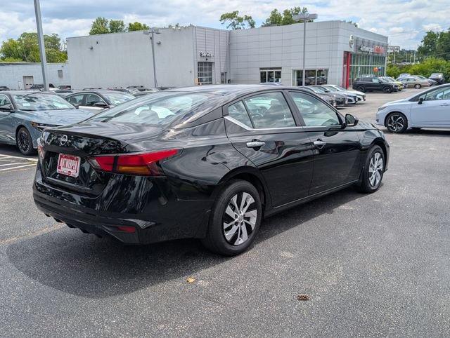 Used 2024 Nissan Altima 2.5 S FWD image 3